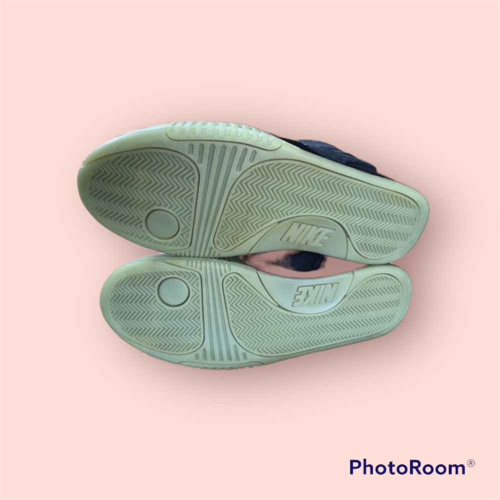 Yeezy sneakers - Picture 8 of 13